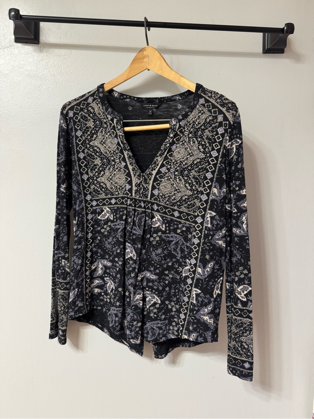 Lucky Brand Long-Sleeve Navy Paisley V-Neck Women's Top XS